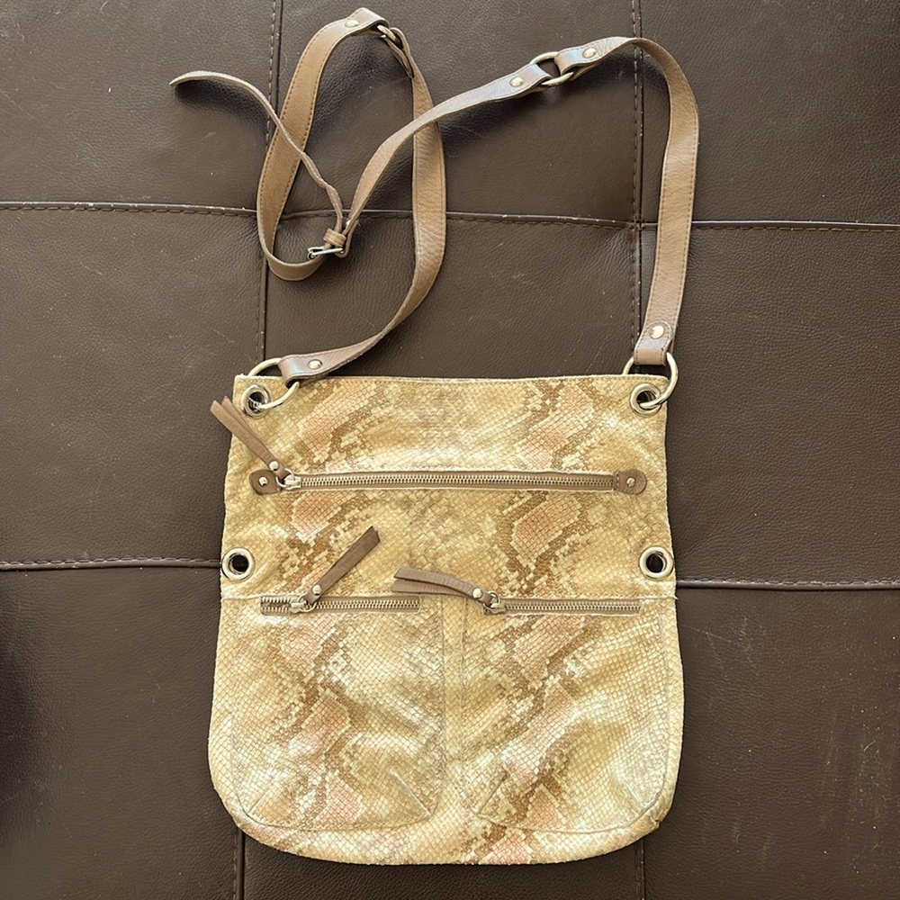 Maurizio Taiuti leather cross body bag.